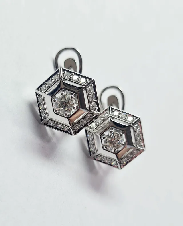 Серьги из золота 585 с бриллиантом