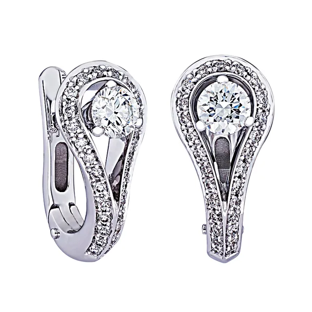 Серьги из золота 750 с бриллиантом