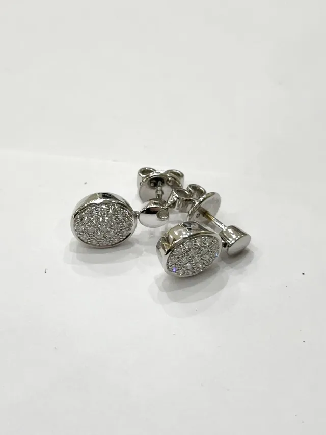 Серьги из золота 750 с бриллиантом