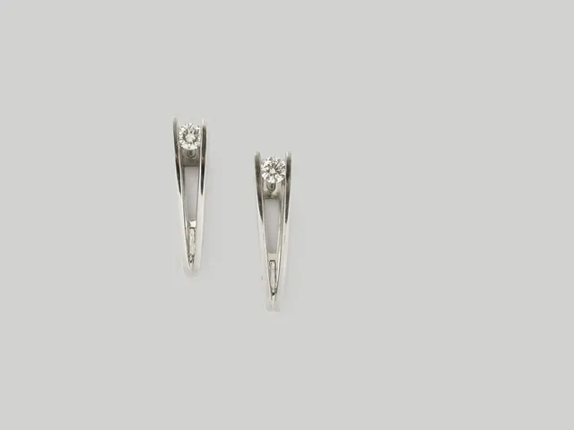 Серьги из золота 585 с бриллиантом