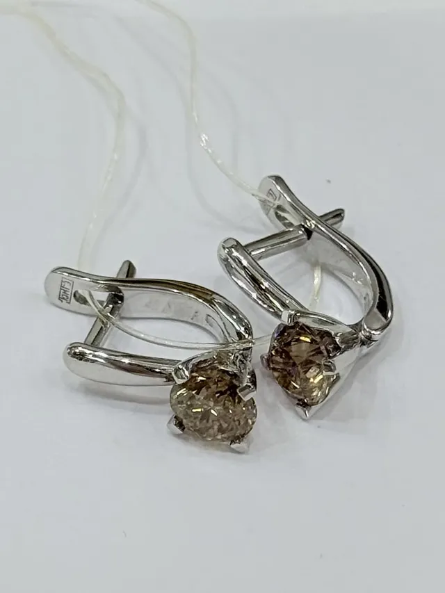 Серьги из золота 585 с бриллиантом