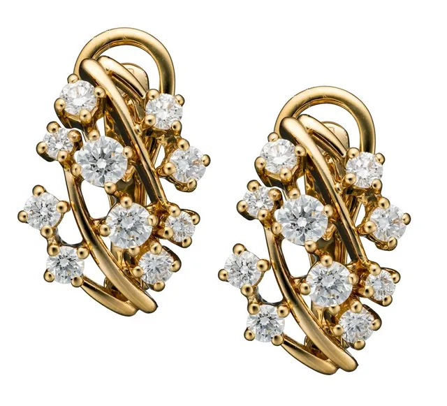 Серьги из золота 750 с бриллиантом