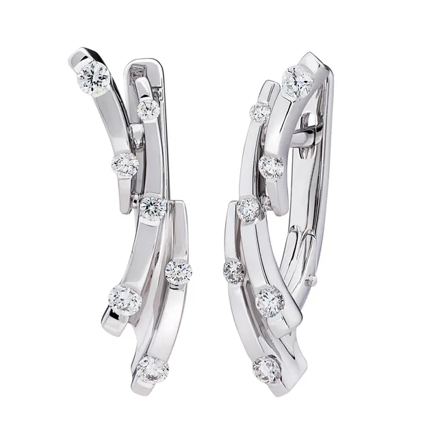 Серьги из золота 750 с бриллиантом